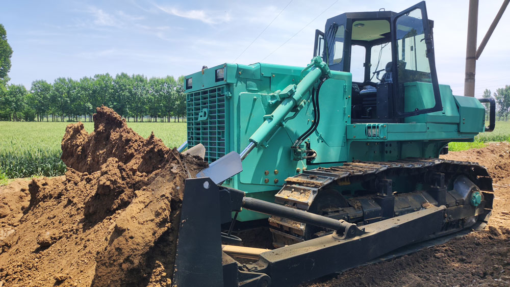 Test sur le terrain du bulldozer électrique E22 : les ingénieurs d'usine vérifient les performances zéro émission de 200 kW dans la nature