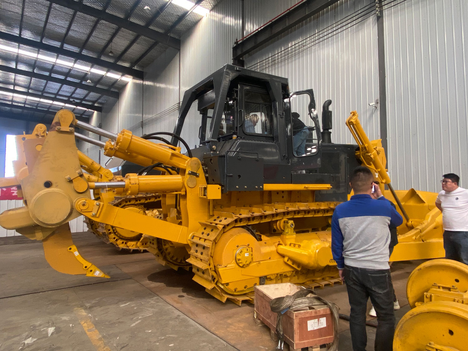 Usine de bulldozers en Chine