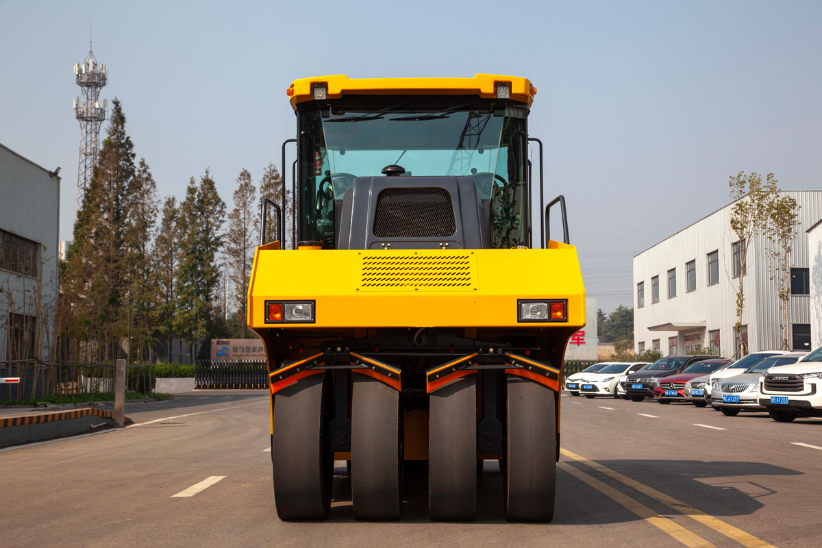  compacteur de pneus en caoutchouc Weichai 143HP