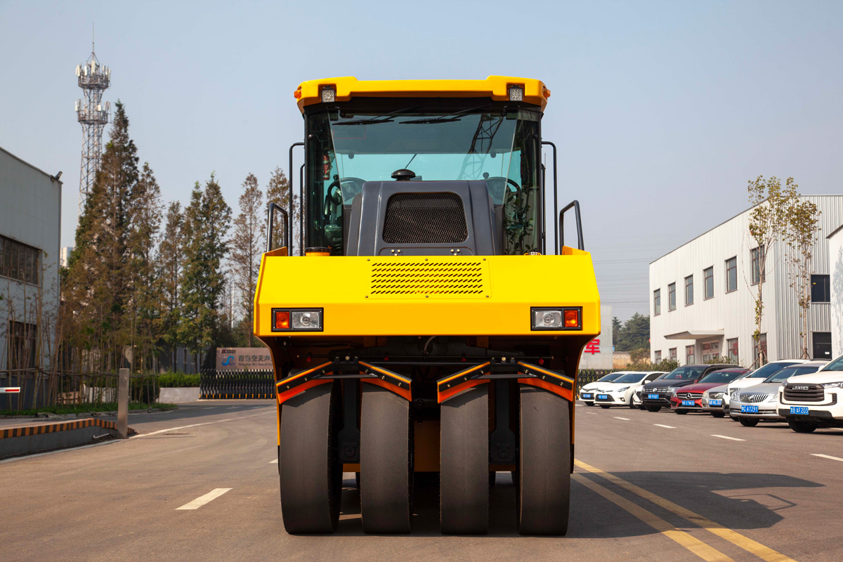 Rouleau routier pneumatique de 20 tonnes