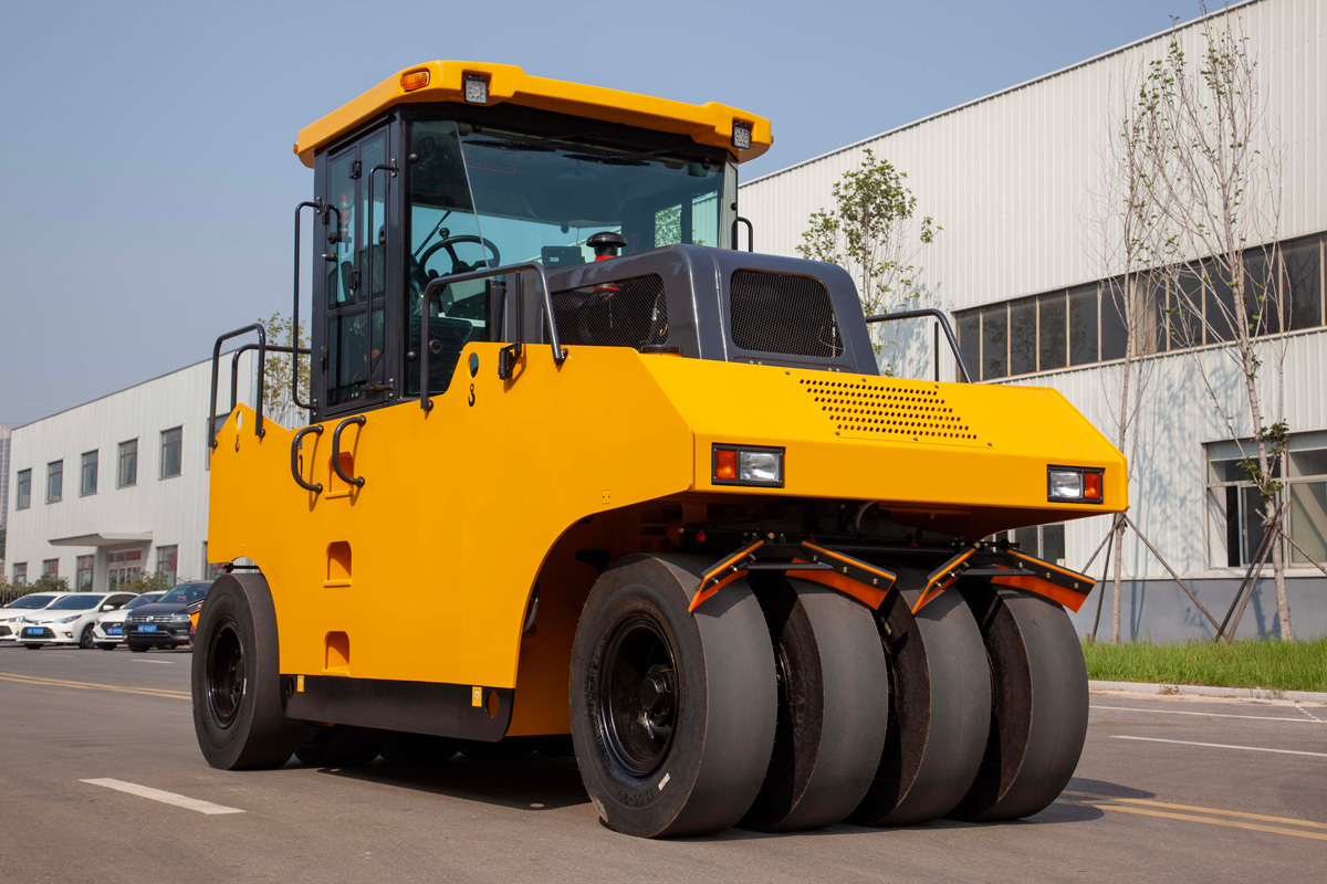  compacteur de pneus en caoutchouc Weichai 143HP