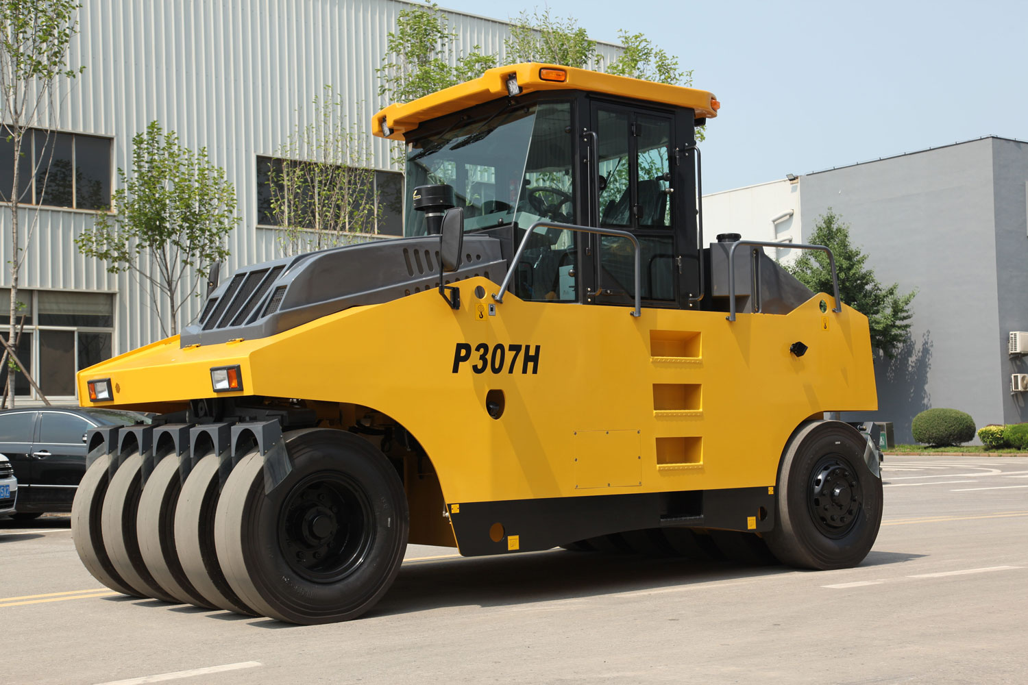 P307H Rouleau compacteur sur pneus