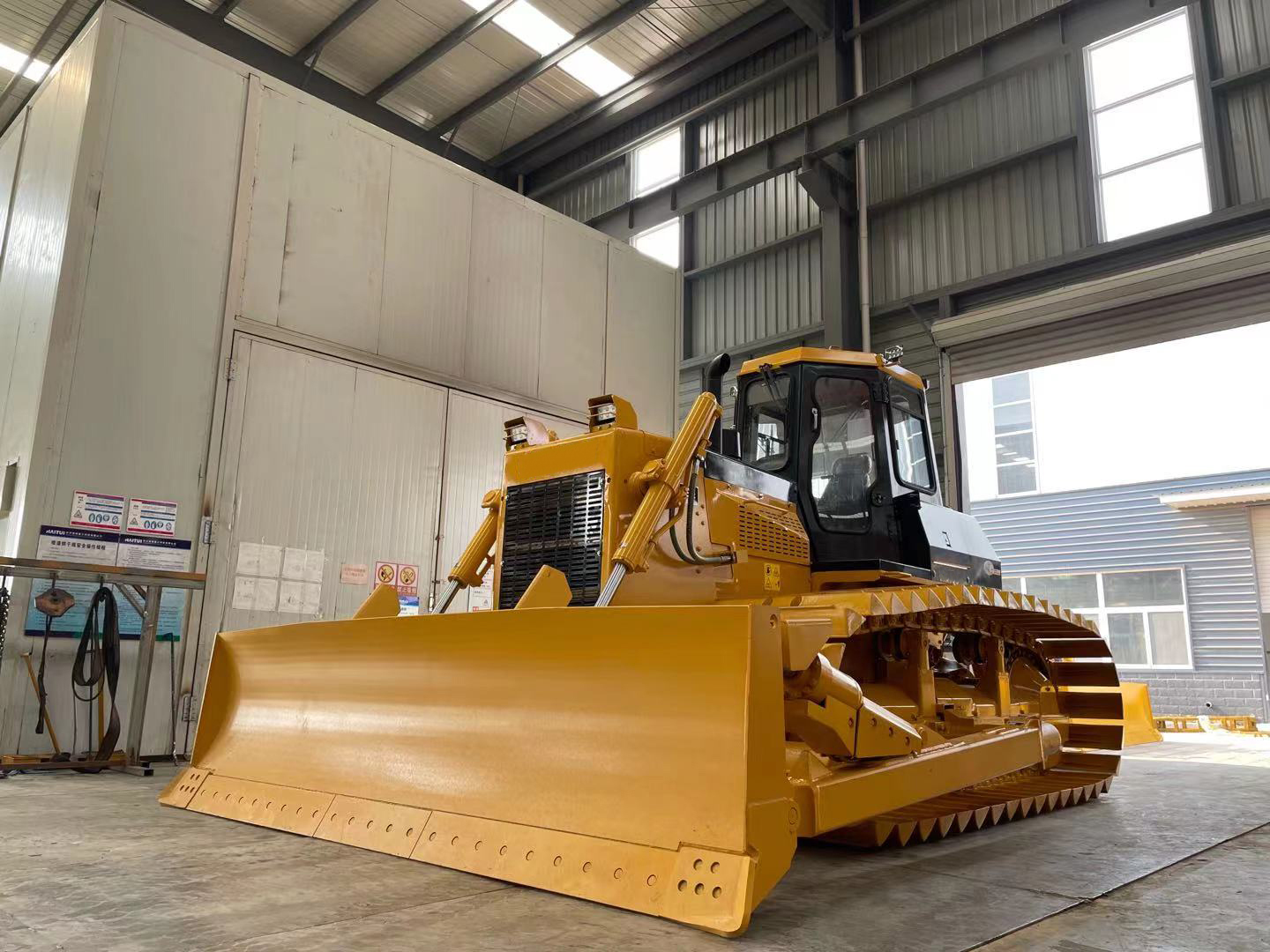 Bulldozer sur chenilles moyen de 17 tonnes avec puissance de sortie stable