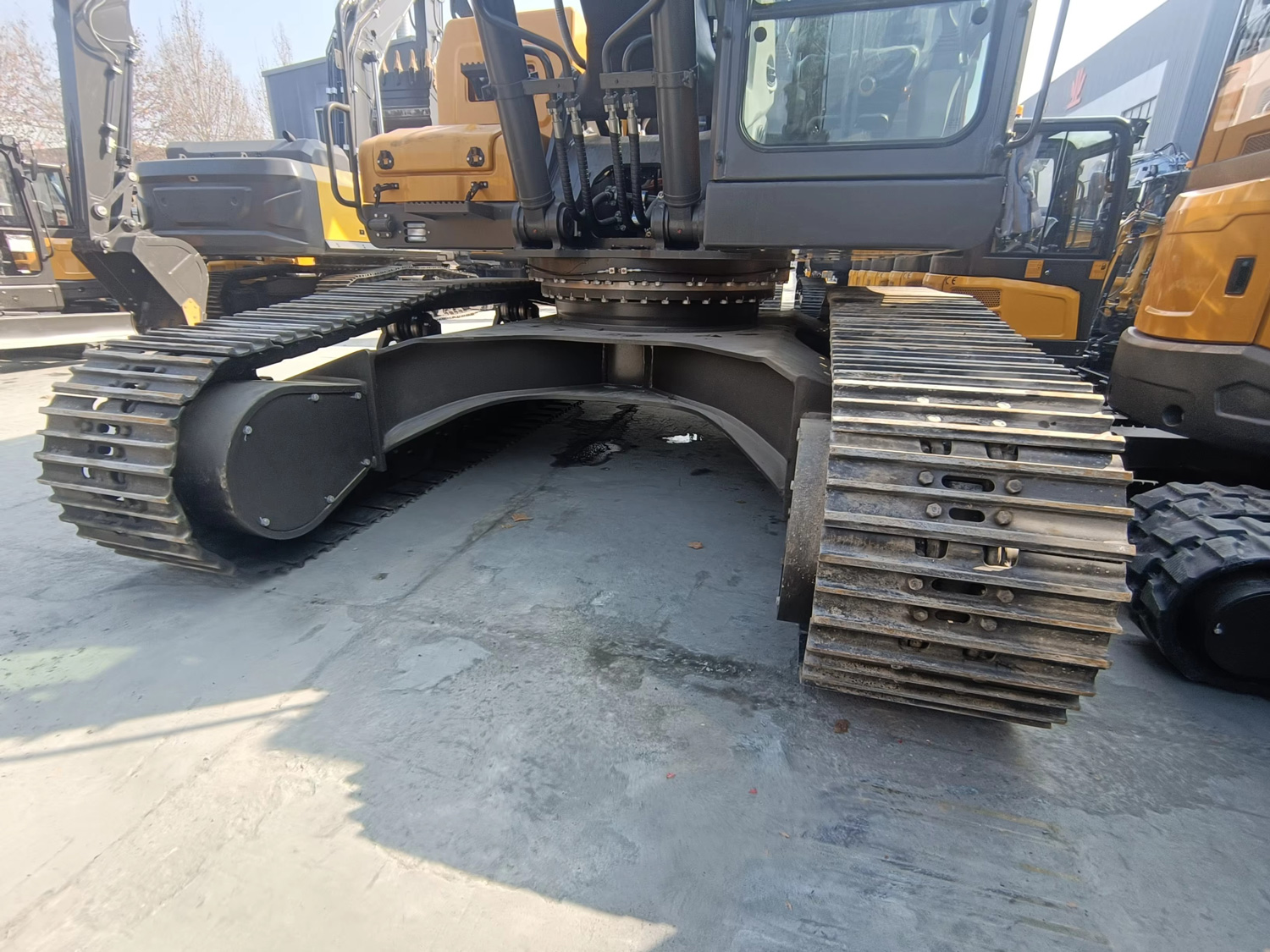Détail de l'excavatrice SH330 1