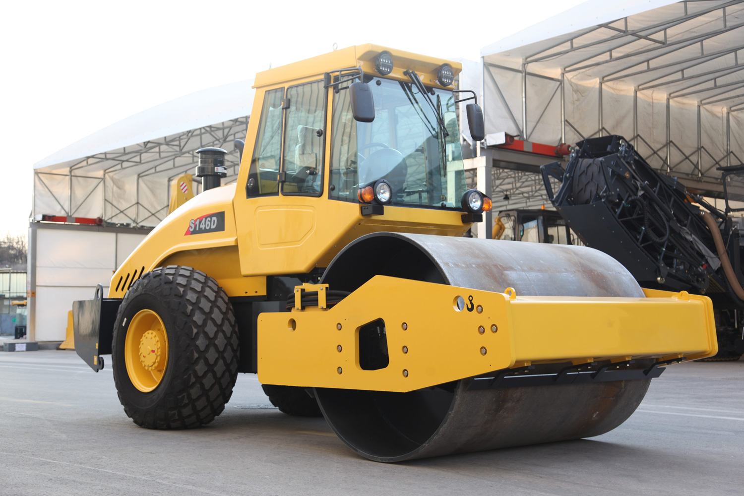 S146D Rouleau compacteur vibrant monocylindre