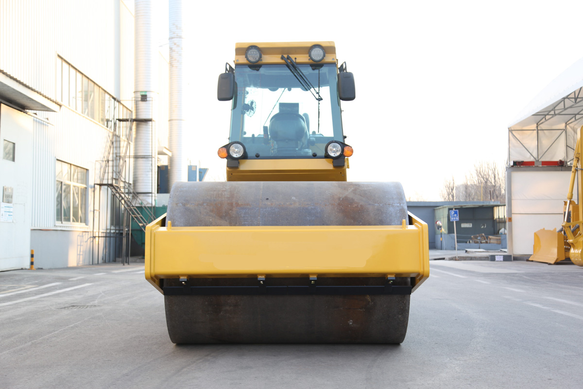  rouleau compresseur 142HP
