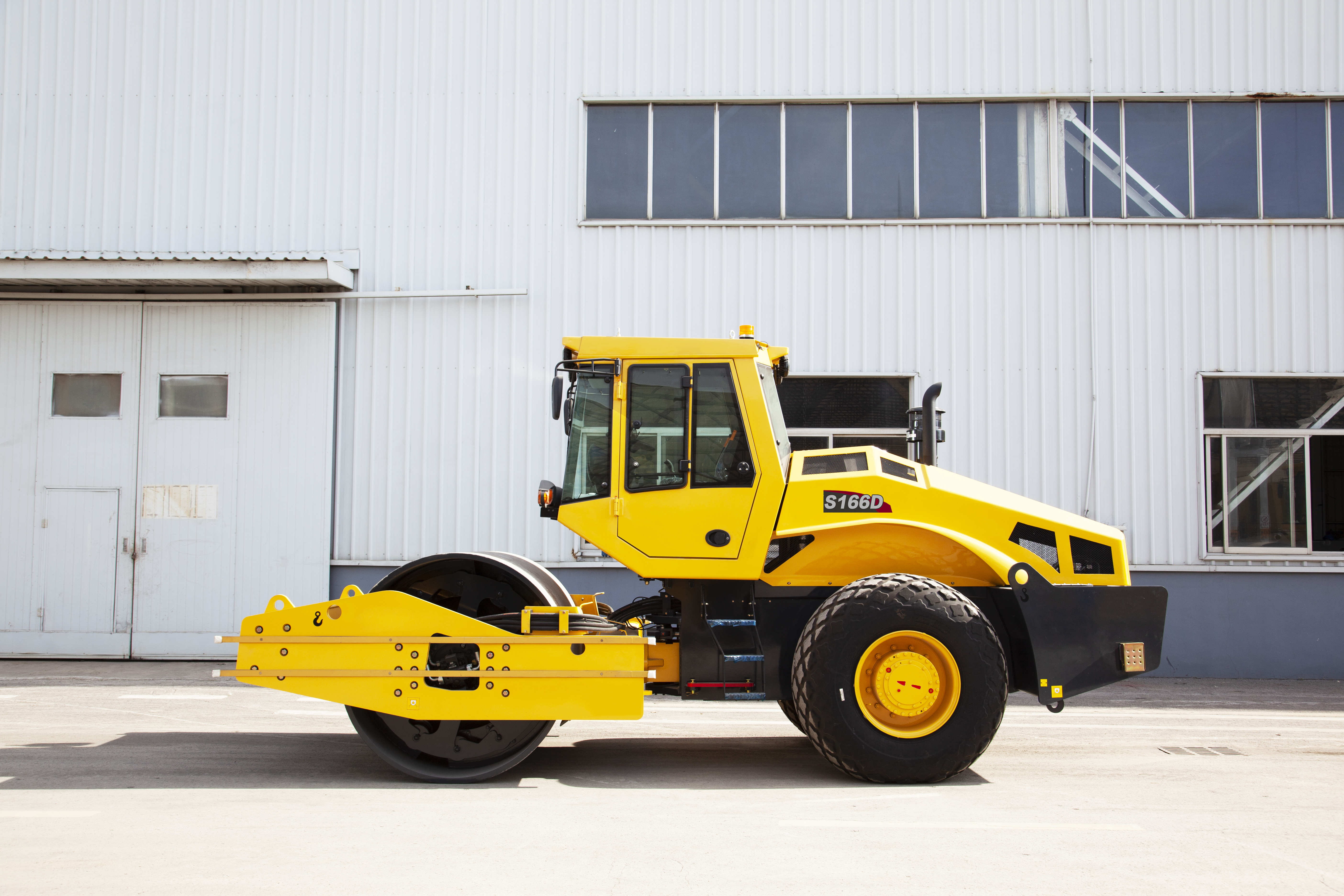 S166D Rouleau compacteur vibrant monocylindre